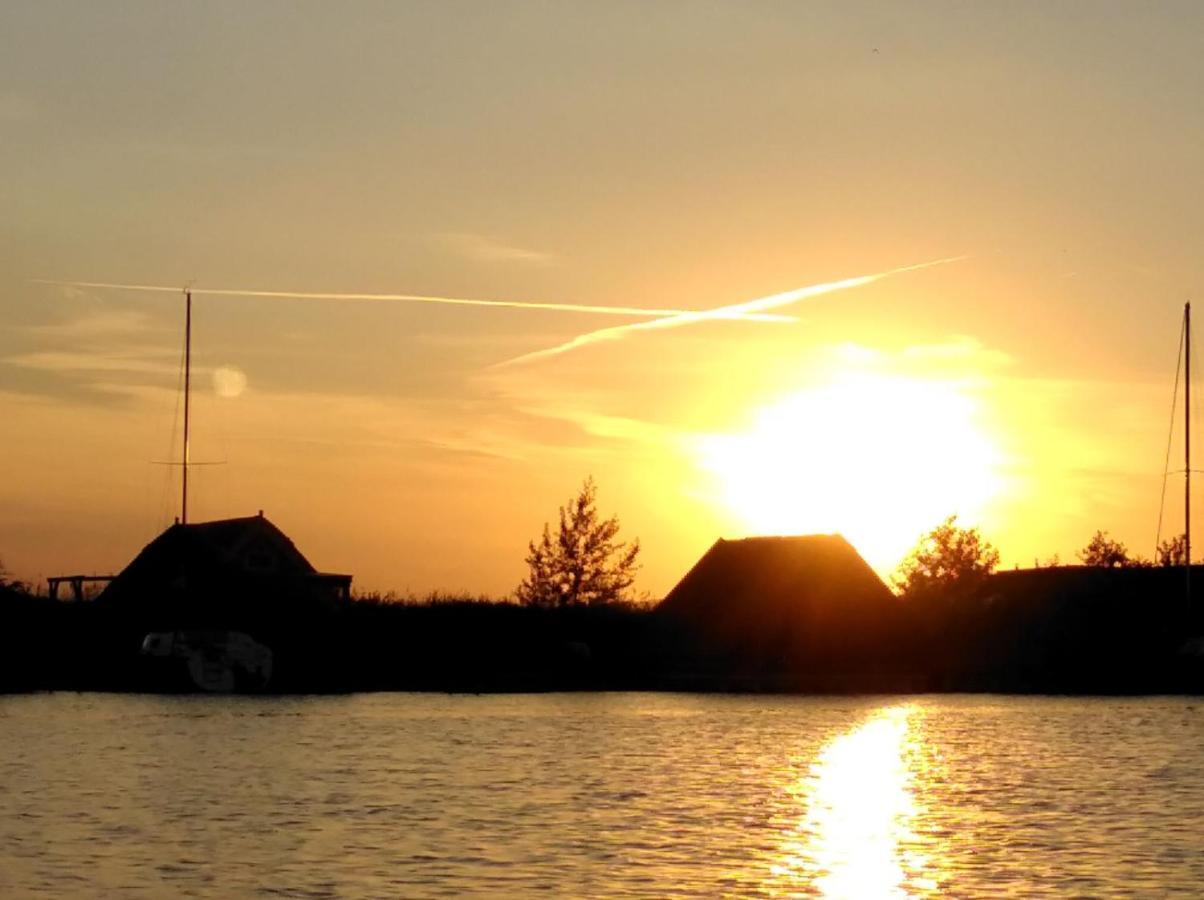 Pfahlbau Sunset I Toplage Elektroboot Inklusive 루스트 외부 사진